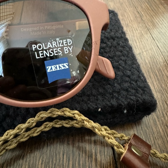 KARÜN Unisex Puelo Sunglasses (with case + sunglass strap) - Picture 11 of 12